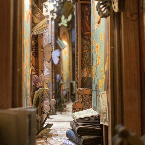 Book Nook Butterfly of the Unknow Lands